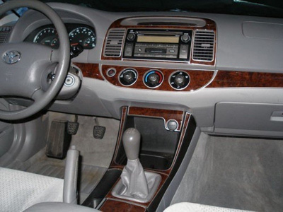 Toyota Camry V30 (02-04) комплект декоративных накладок приборной панели, торпеды, консоли и дверей салона, комплект 30 предметов.